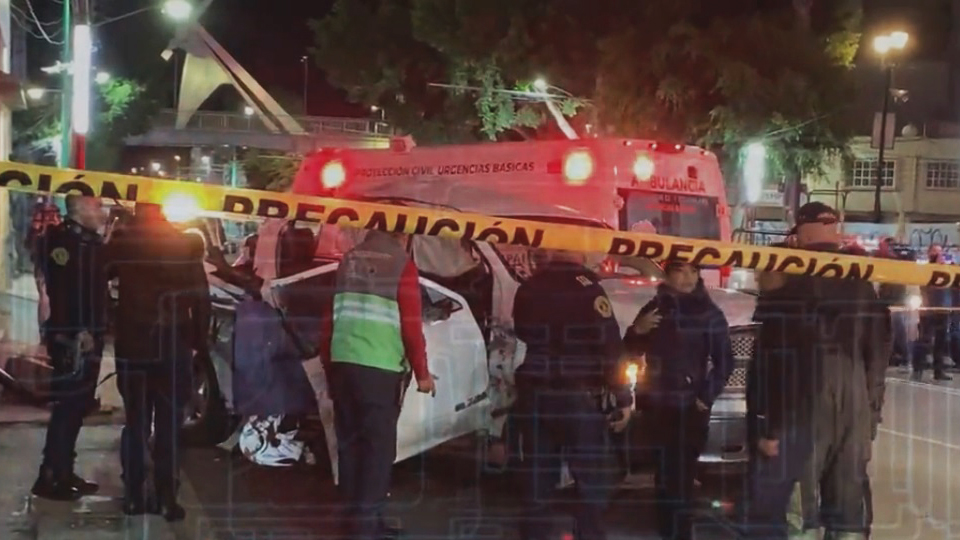 Choque sobre Calz. Ermita Iztapalapa deja 1 joven muerto y tres heridos Choque sobre Calz. Ermita Iztapalapa deja 1 joven muerto y tres heridos