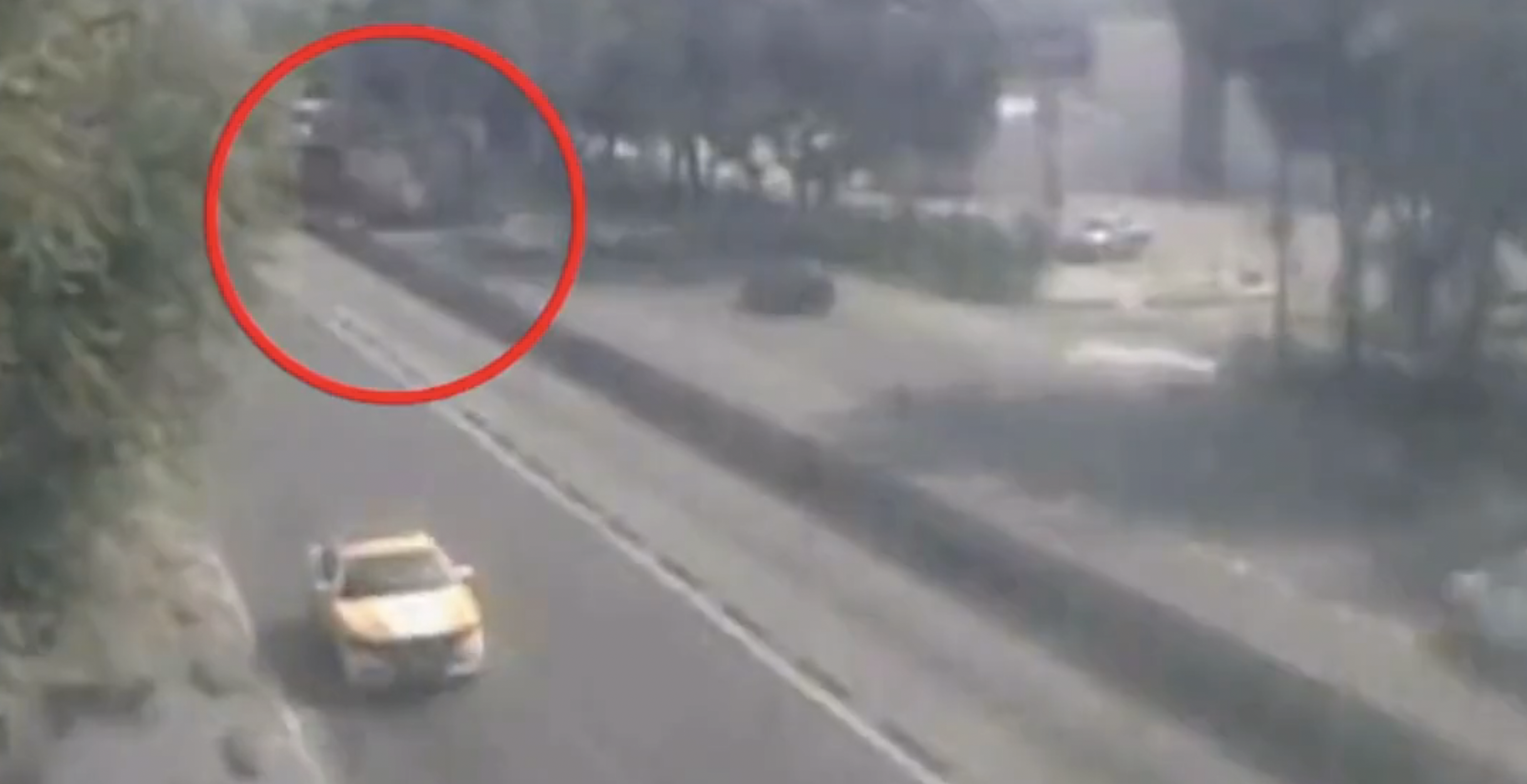 #Video Revelan el momento en que camioneta choca con Metrobús en Insurgentes #Video Revelan el momento en que camioneta choca con Metrobús en Insurgentes