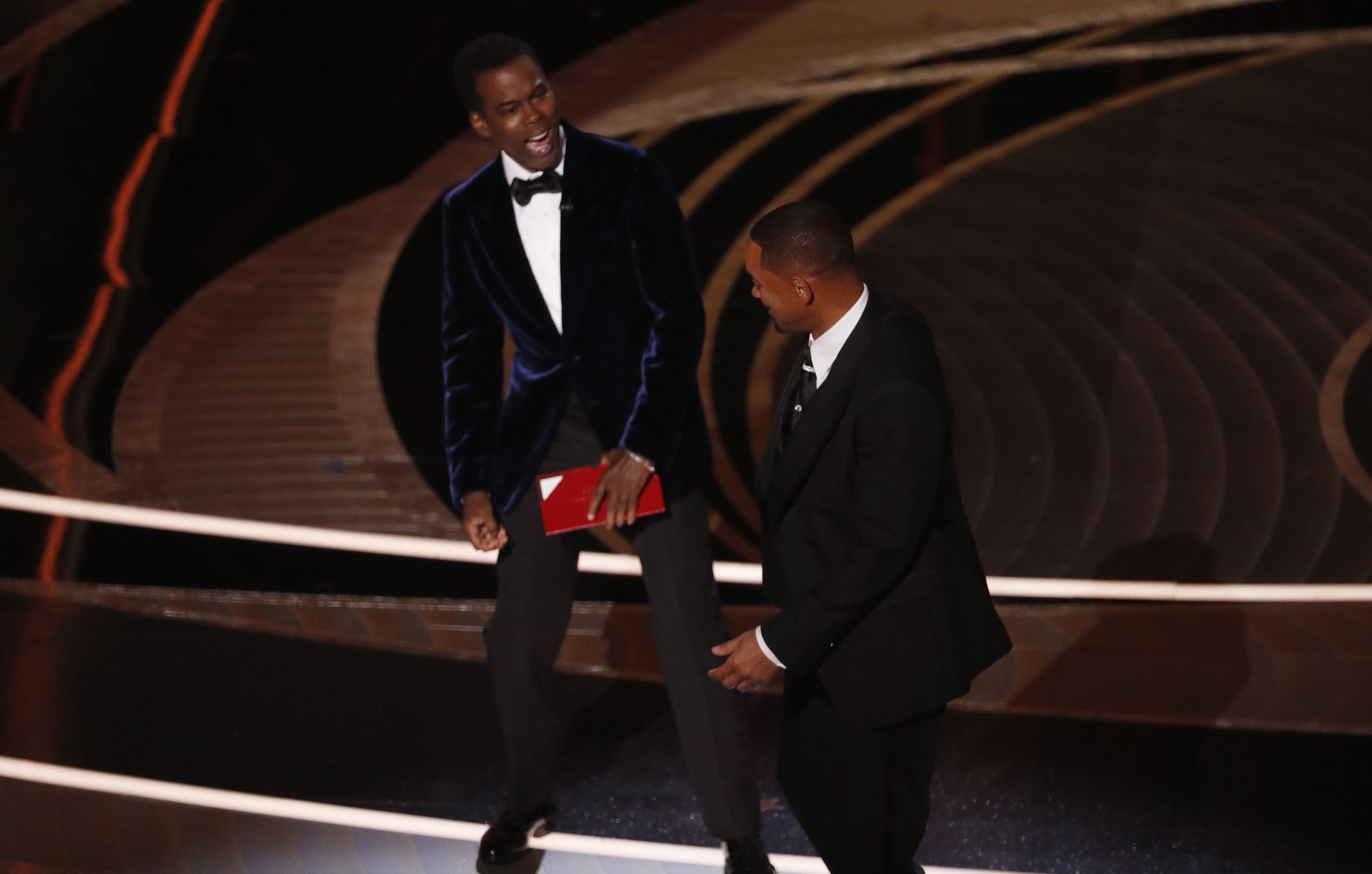 La Academia propuso a Chris Rock presentar otra vez los Óscar tras altercado con Smith