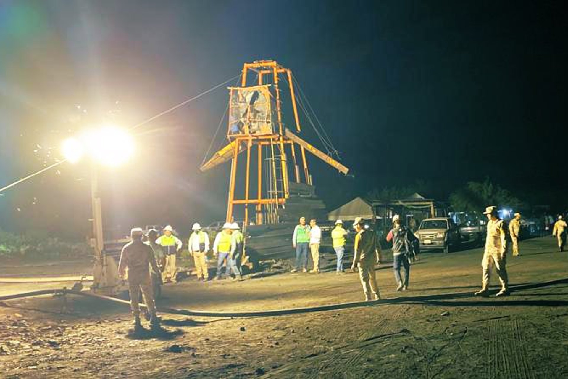 Participan 269 funcionarios en rescate de mineros en Coahuila