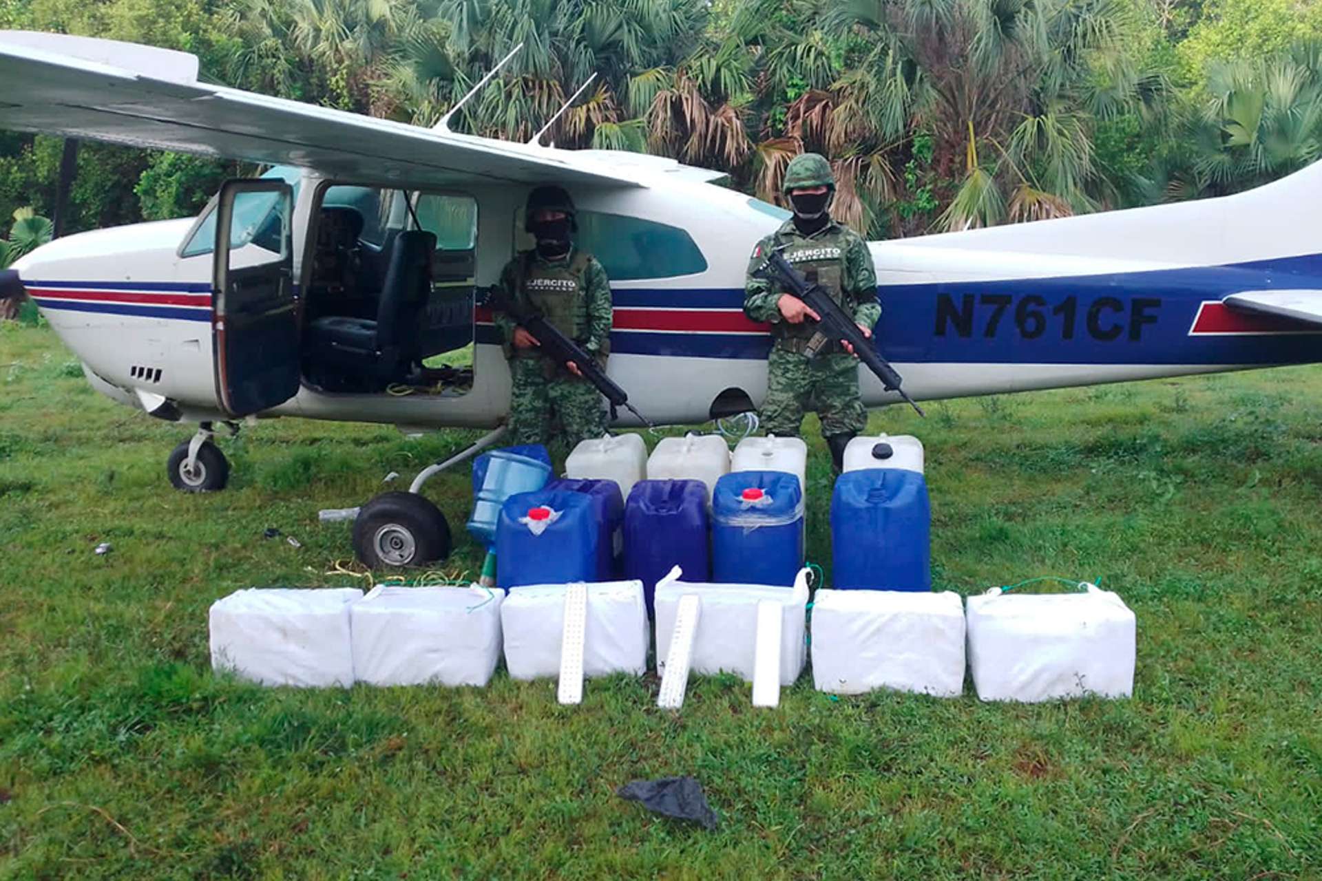 Aseguran en Chiapas una aeronave procedente de Sudamérica con 136 kilos de cocaína Aseguran en Chiapas una aeronave procedente de Sudamérica con 136 kilos de cocaína