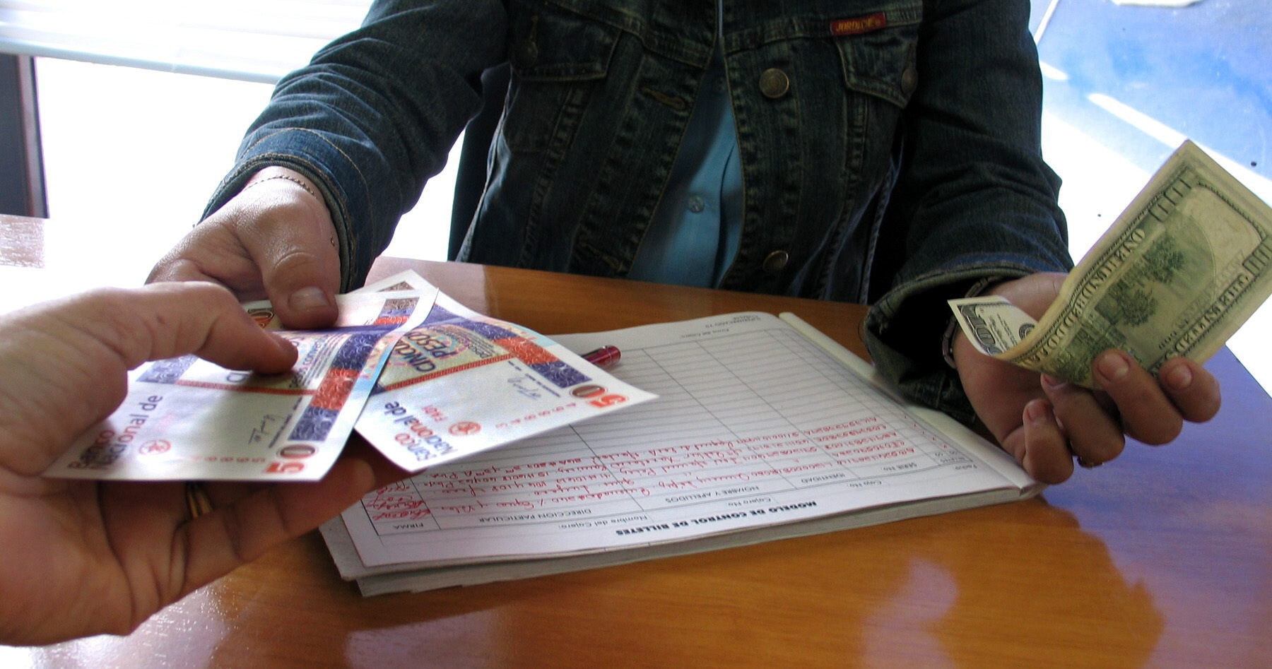 Cuba puso en marcha la compra de dólares y divisas extranjeras para afrontar crisis económica