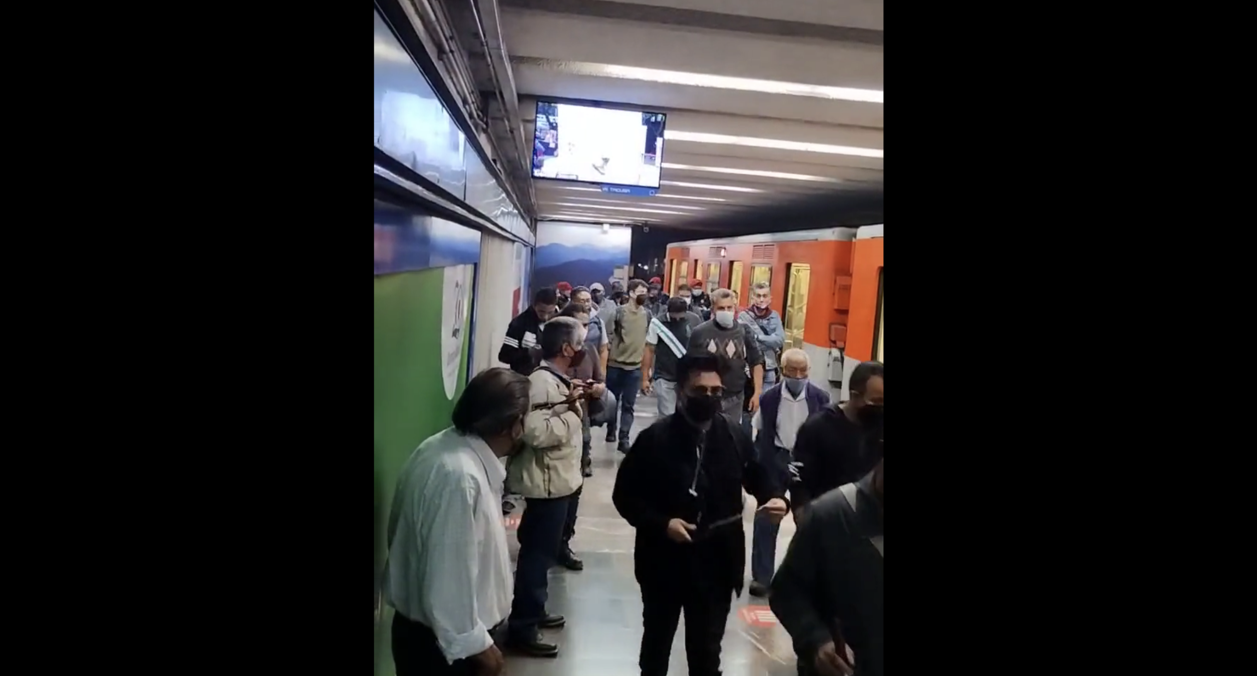 Muere una persona que se arrojó a las vías del Metro en la estación Tacuba
