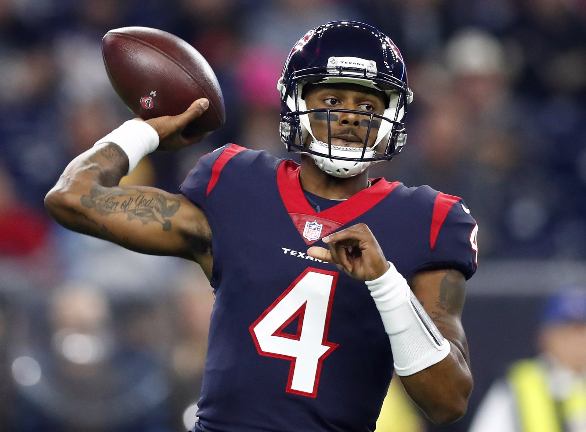 Deshaun Watson, mariscal de los Browns, se disculpa con las 24 mujeres que lo demandaron