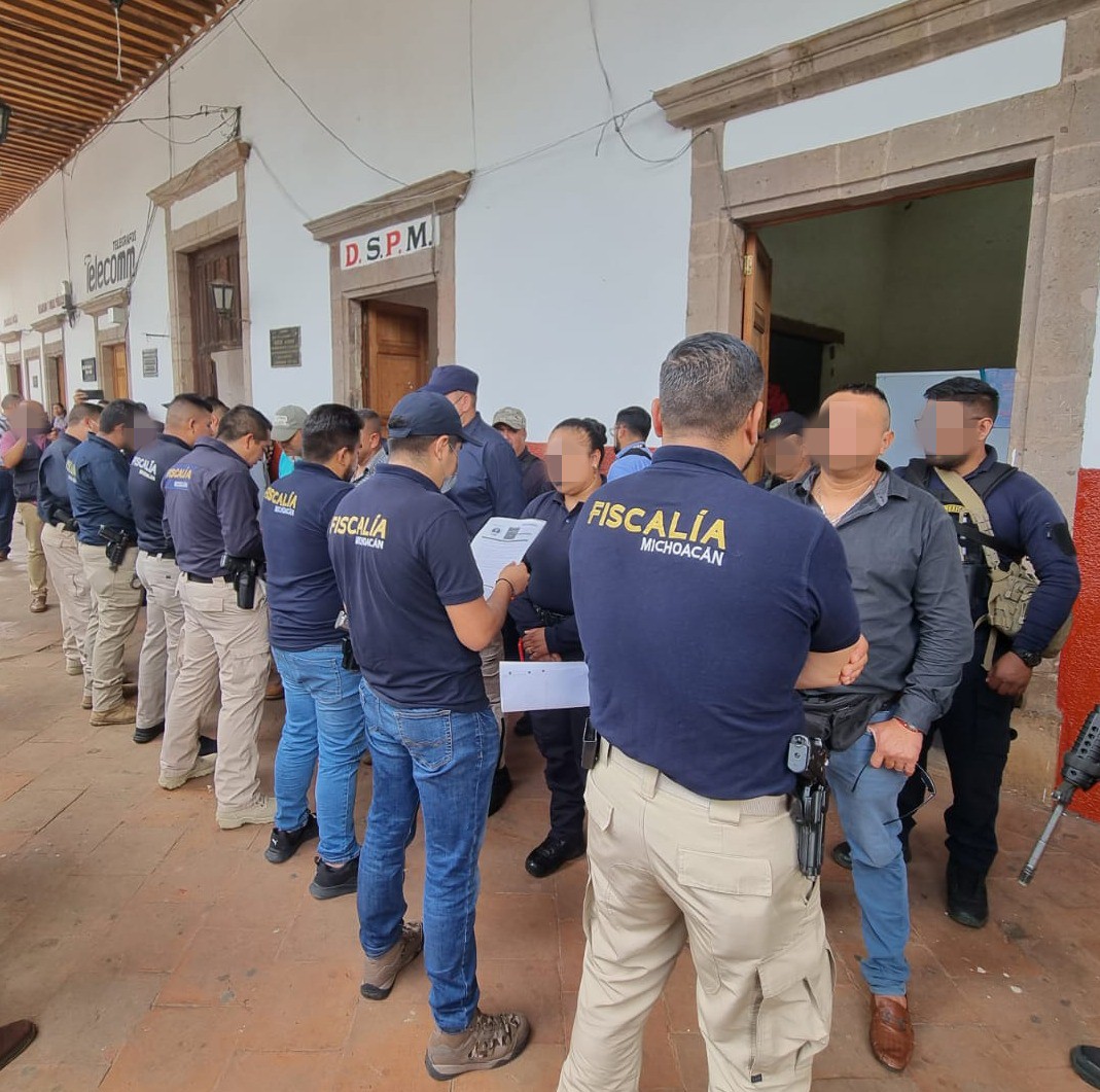 Detienen a 9 policías y un exagente en Michoacán por desaparición forzada y secuestro