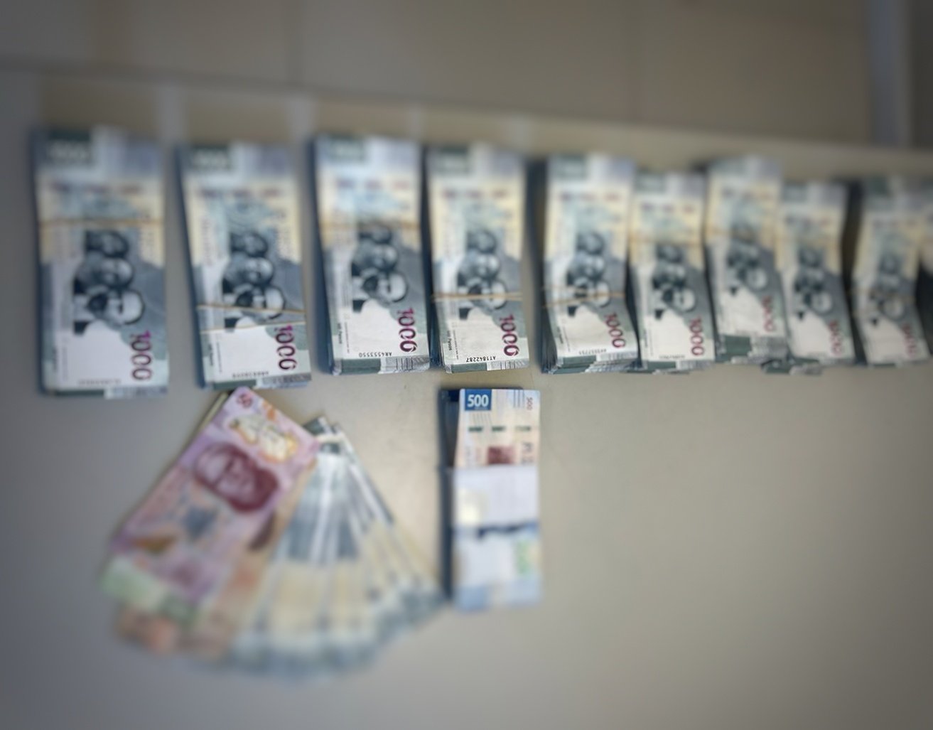 Aseguran en Baja California a persona con más de 1 mdp en efectivo Aseguran en Baja California a persona con más de 1 mdp en efectivo