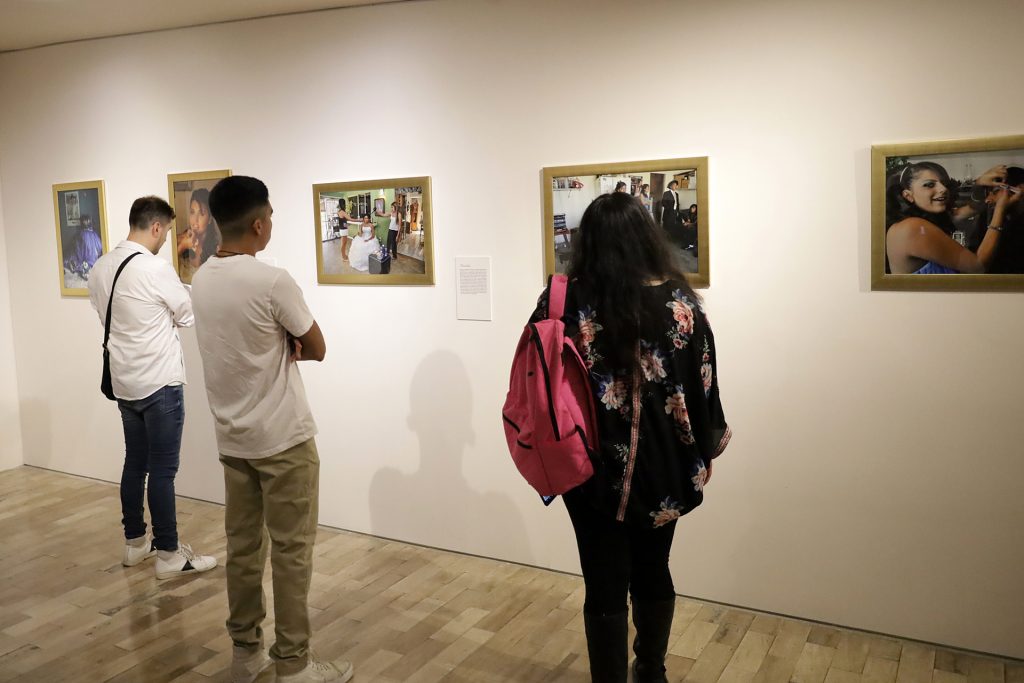 'Ellas no bailan solas' retrata la vida de migrantes en EE.UU. por medio de las quinceañeras - ellas-no-bailan-solas-retrata-la-vida-de-migrantes-en-eeuu-por-medio-de-las-quinceaneras-3-1024x683