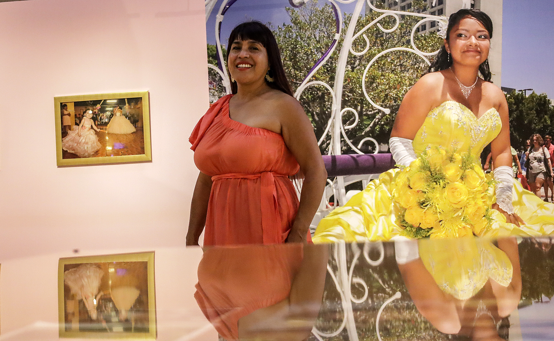 ‘Ellas no bailan solas’ retrata la vida de migrantes en EE.UU. por medio de las quinceañeras