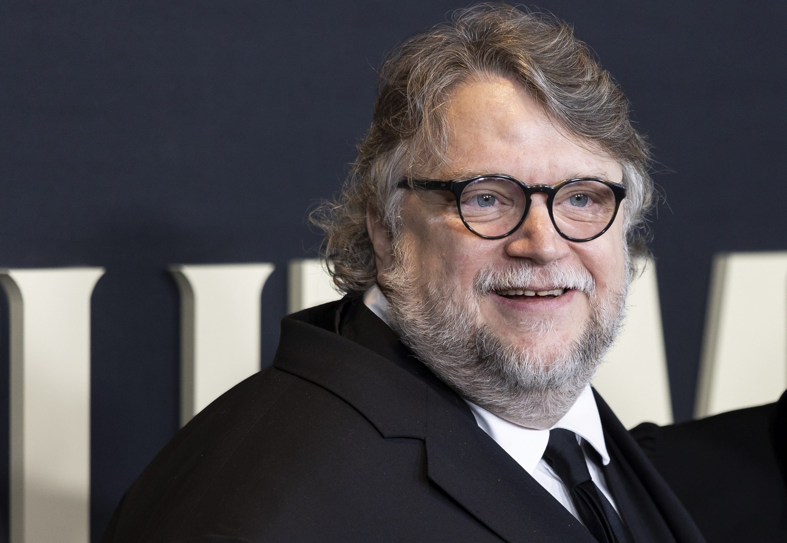 Nombran 'Guillermo del Toro' a nueva especie de luciérnaga en México