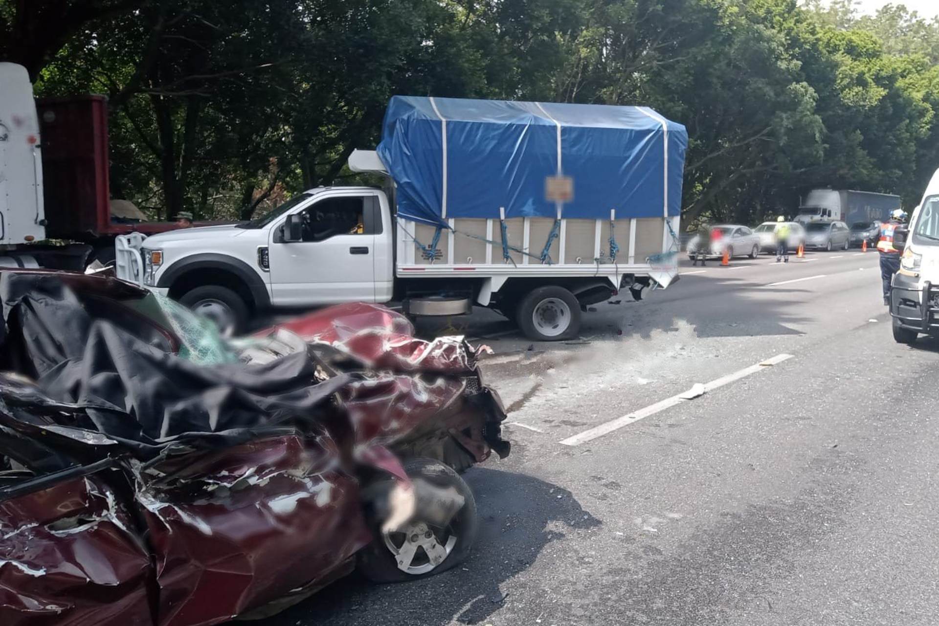 Dos personas muertas tras intento de robo y accidente en autopista México-Cuernavaca