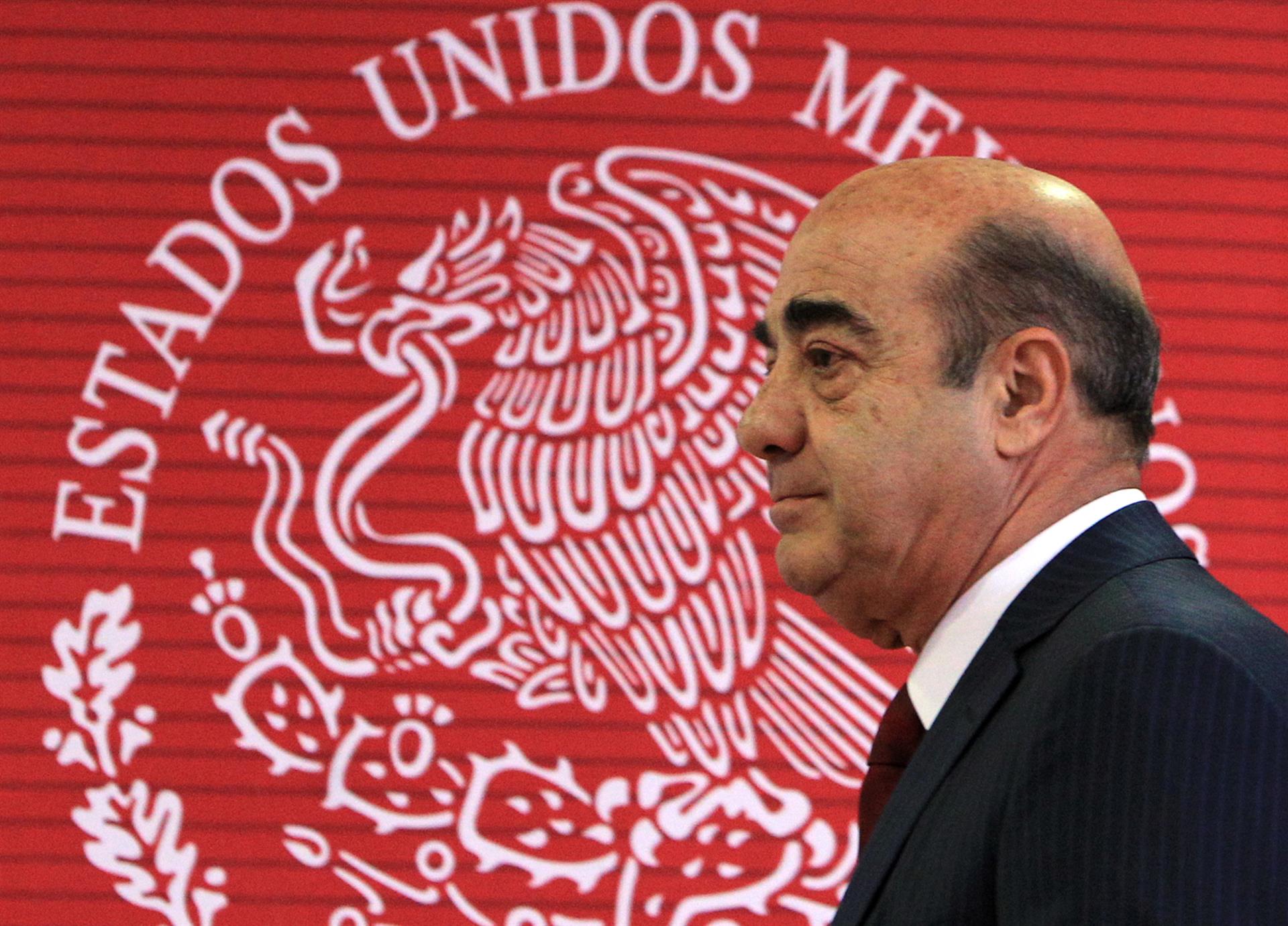 Murillo Karam puede acogerse a criterio de oportunidad de FGR: AMLO Murillo Karam puede acogerse a criterio de oportunidad de FGR: AMLO