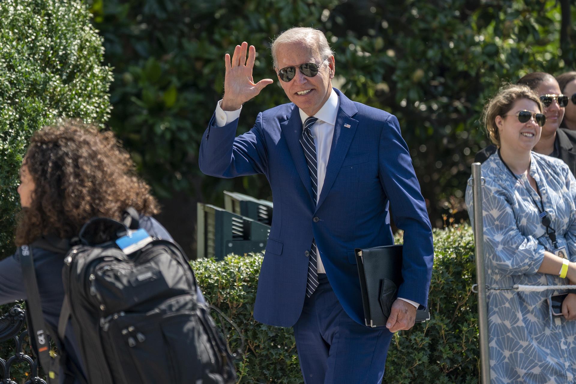 Biden perdona parte de la deuda estudiantil en un guiño al voto joven Biden perdona parte de la deuda estudiantil en un guiño al voto joven