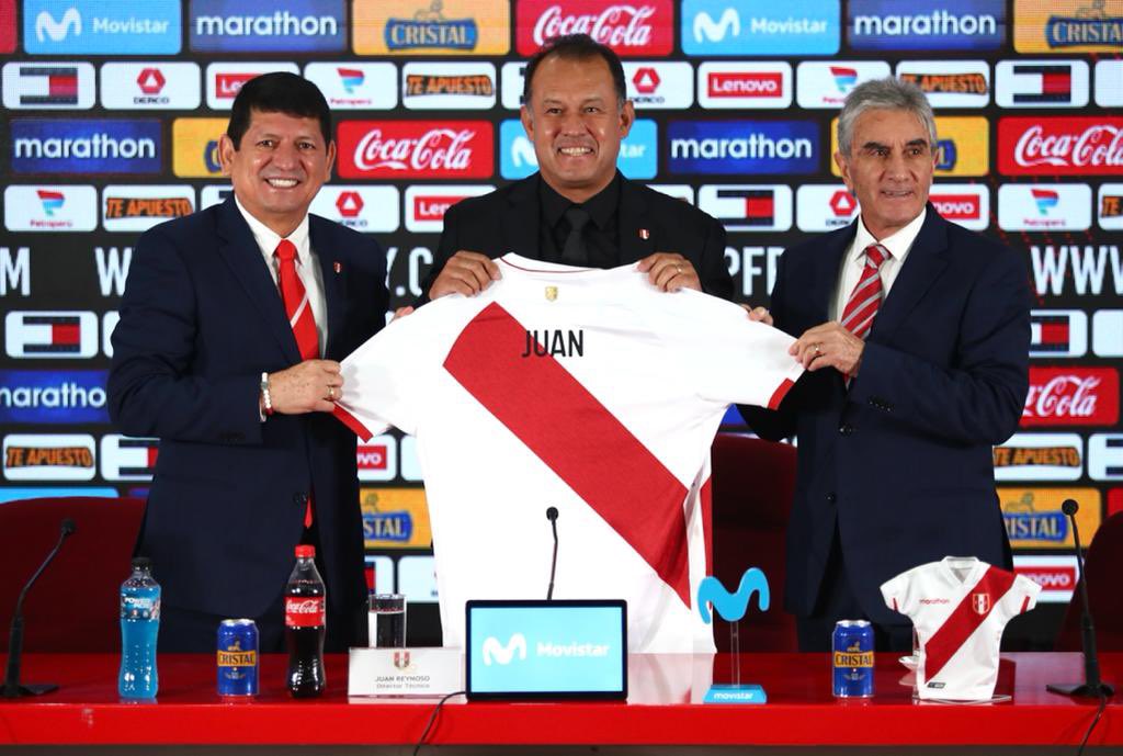 Juan Reynoso firma como director técnico de Perú