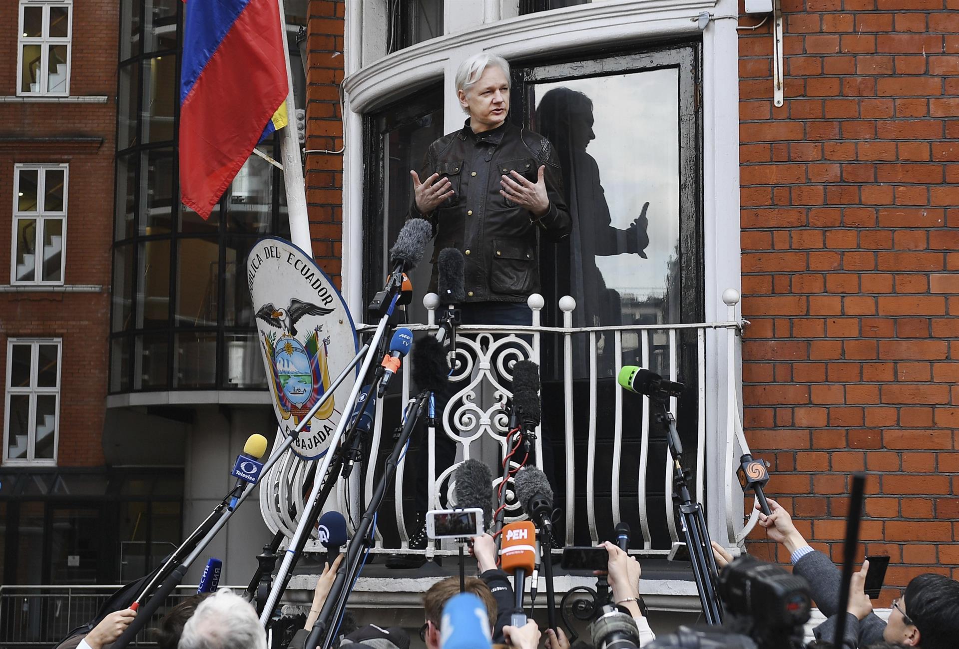 Denuncian a la CIA por espiar a periodistas y abogados durante visitas a Assange Denuncian a la CIA por espiar a periodistas y abogados durante visitas a Assange