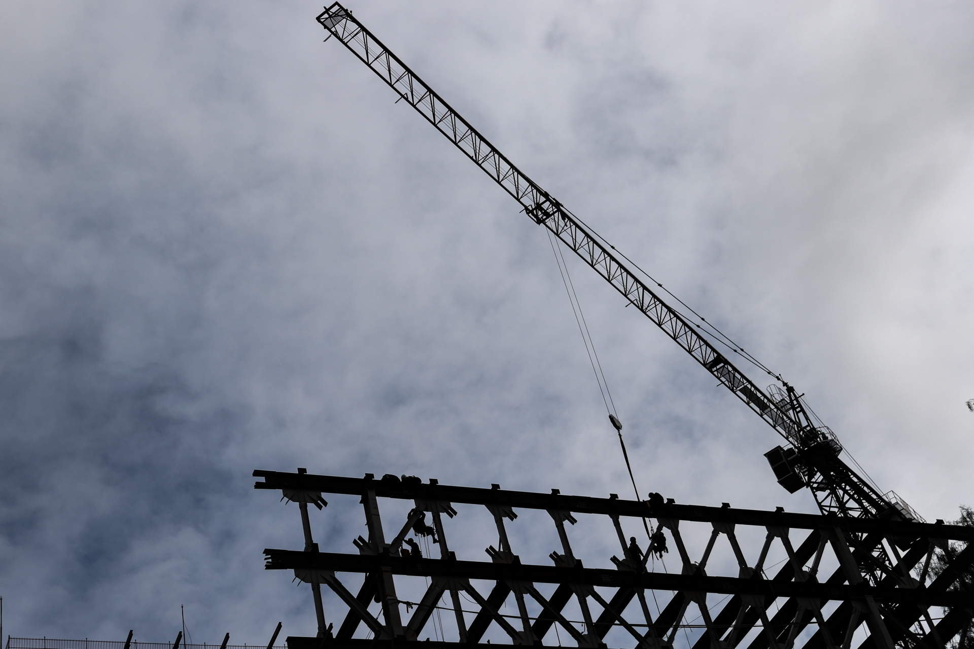 La construcción en Argentina se derrumbó un 37.2 % interanual en abril La construcción en Argentina se derrumbó un 37.2 % interanual en abril