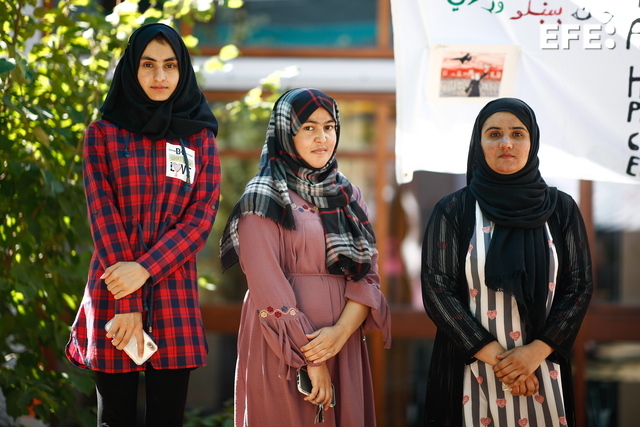 Las mujeres afganas piden no ser “borradas de la sociedad”