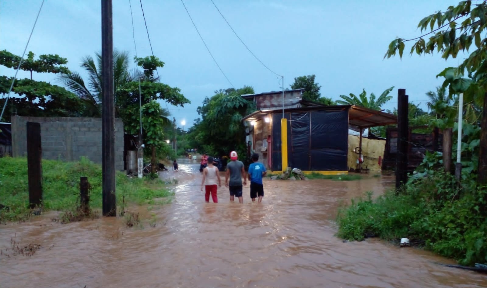 Pronostican lluvias intensas con descargas eléctricas en 10 estados Pronostican lluvias intensas con descargas eléctricas en 10 estados