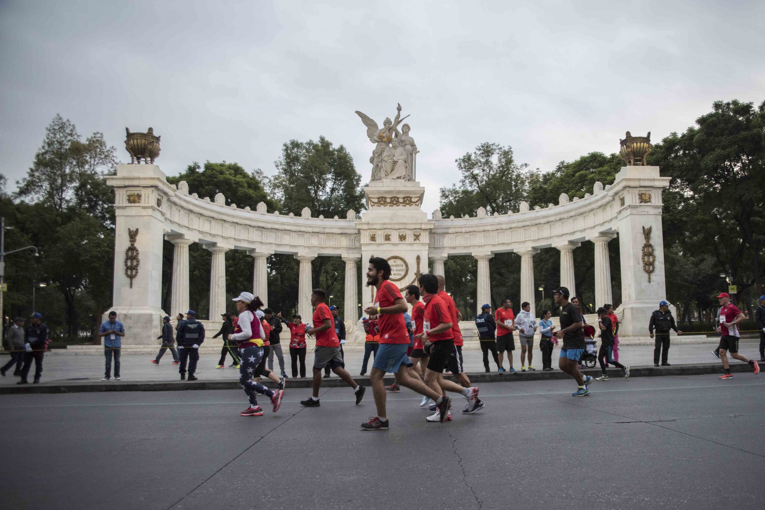 Metro dará servicio gratuito a corredores del Maratón de la Ciudad de México
