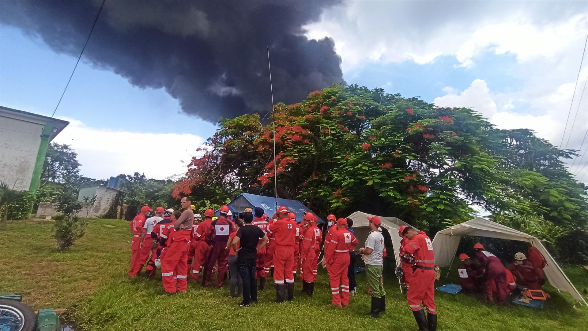 Un muerto y 121 lesionados en Cuba tras incendio en depósitos de crudo