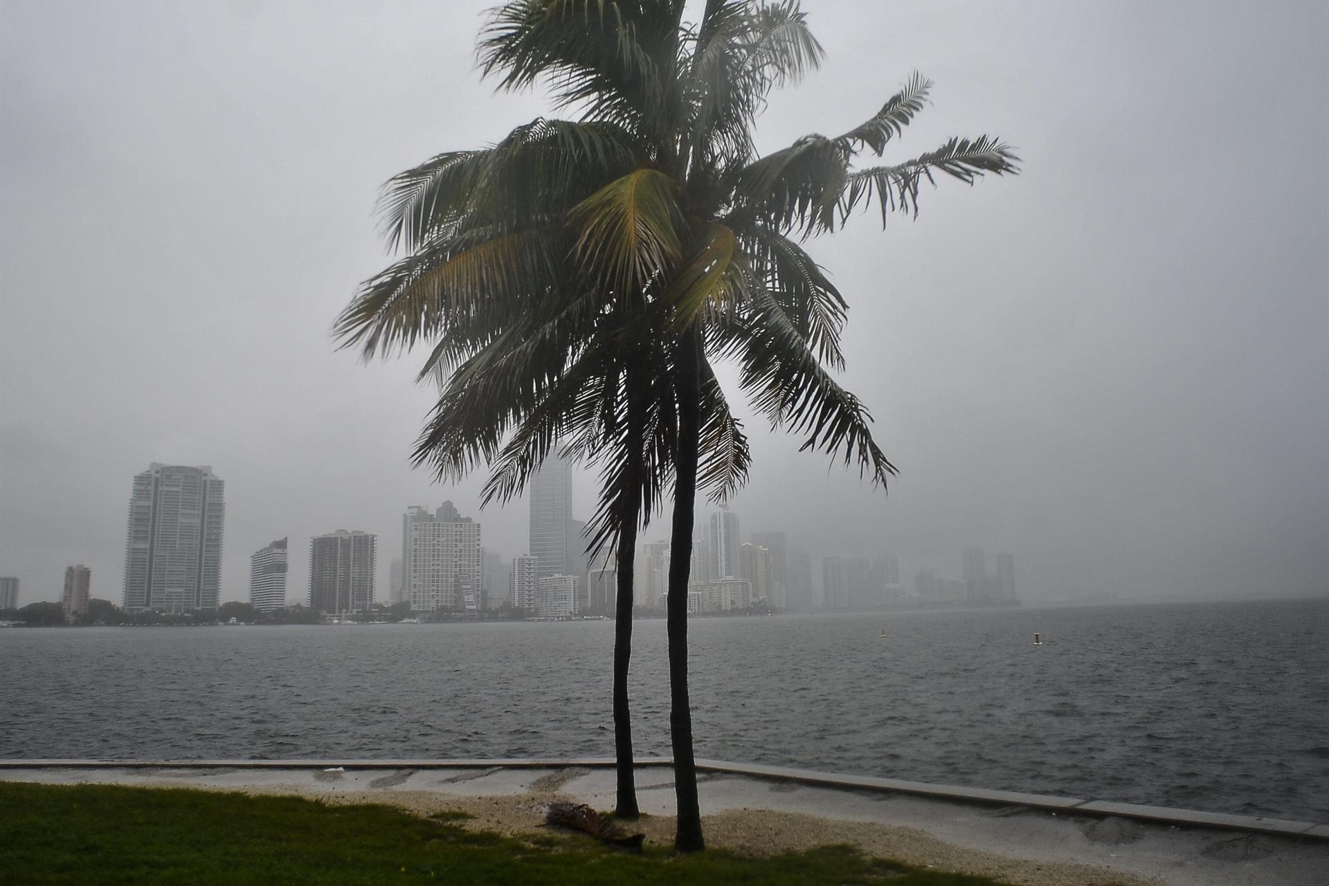 Dos sistemas presentan posibilidades de volverse depresiones en el Atlántico Dos sistemas presentan posibilidades de volverse depresiones en el Atlántico