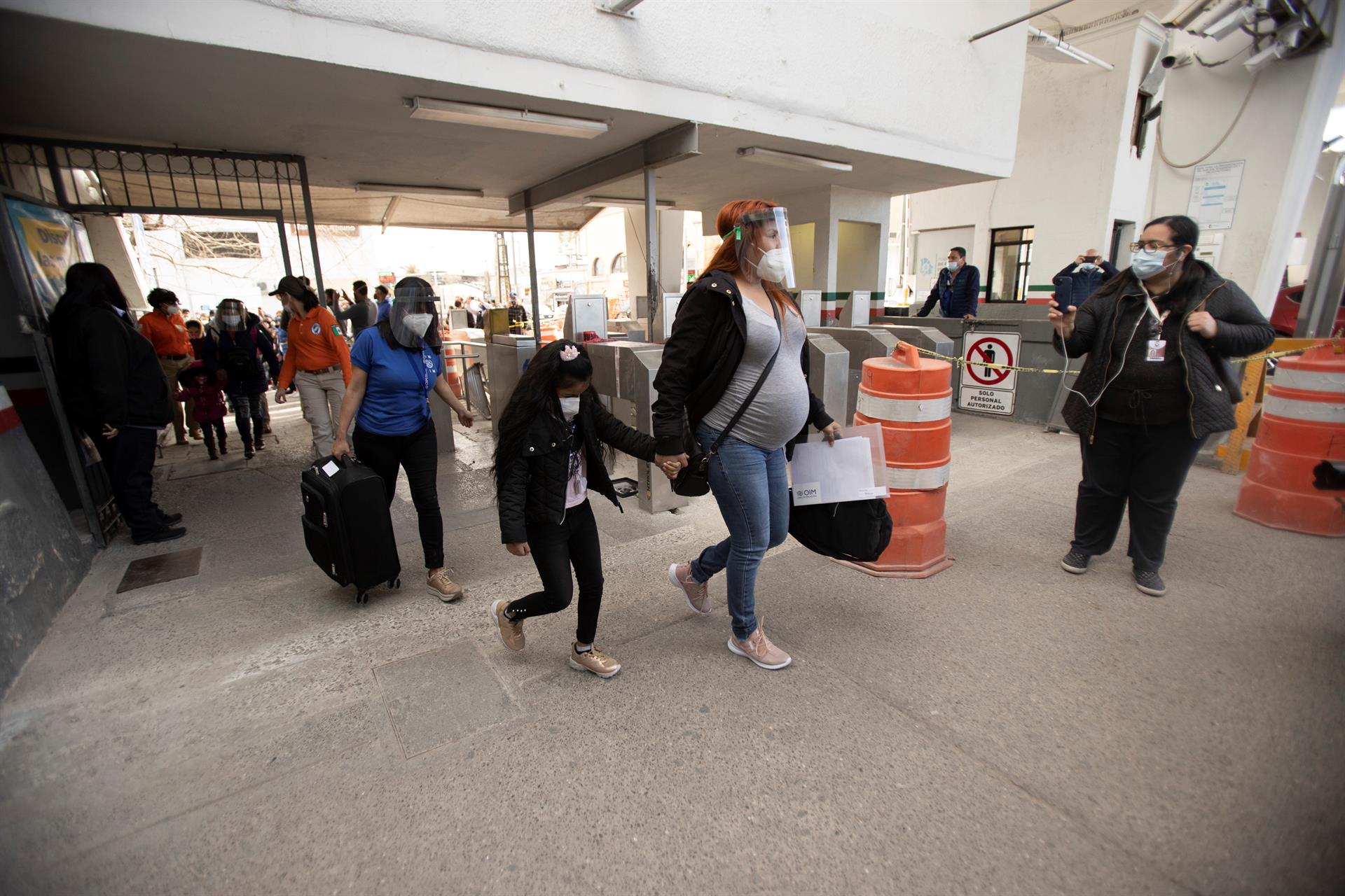 Texas inicia traslado de migrantes indocumentados a Nueva York