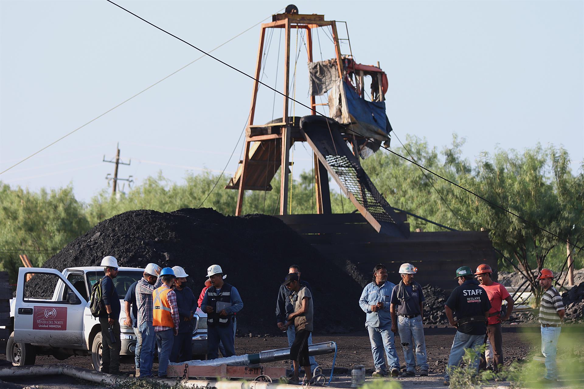 Familiares de mineros atrapados en Coahuila denuncian nulos avances en rescate Familiares de mineros atrapados en Coahuila denuncian nulos avances en rescate