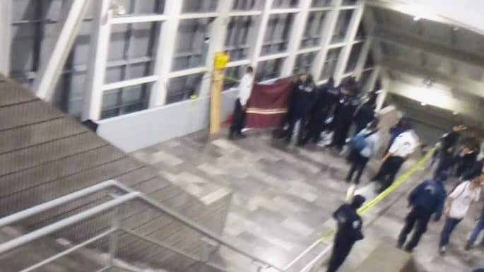 Matan a mujer en inmediaciones del paradero Cuatro Caminos del Metro