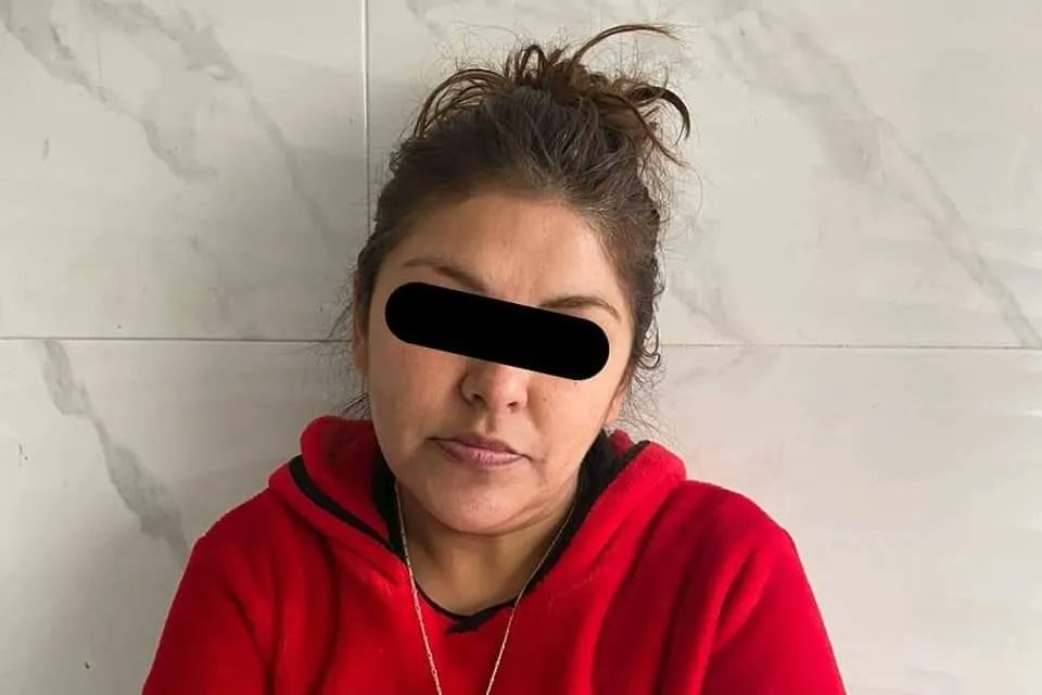 Detienen en Ecatepec a mujer con 210 pasaportes de India y Nepal - mujer-detenida-en-ecatepec-en-posesion-de-210-pasaportes-extranjeros