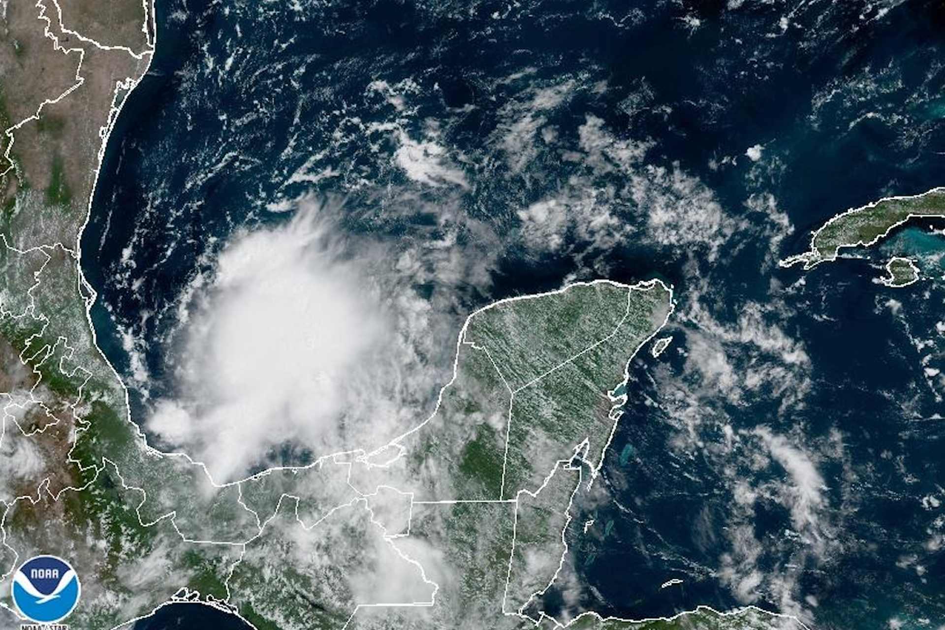 Alertan de posible depresión tropical en suroeste del Golfo de México
