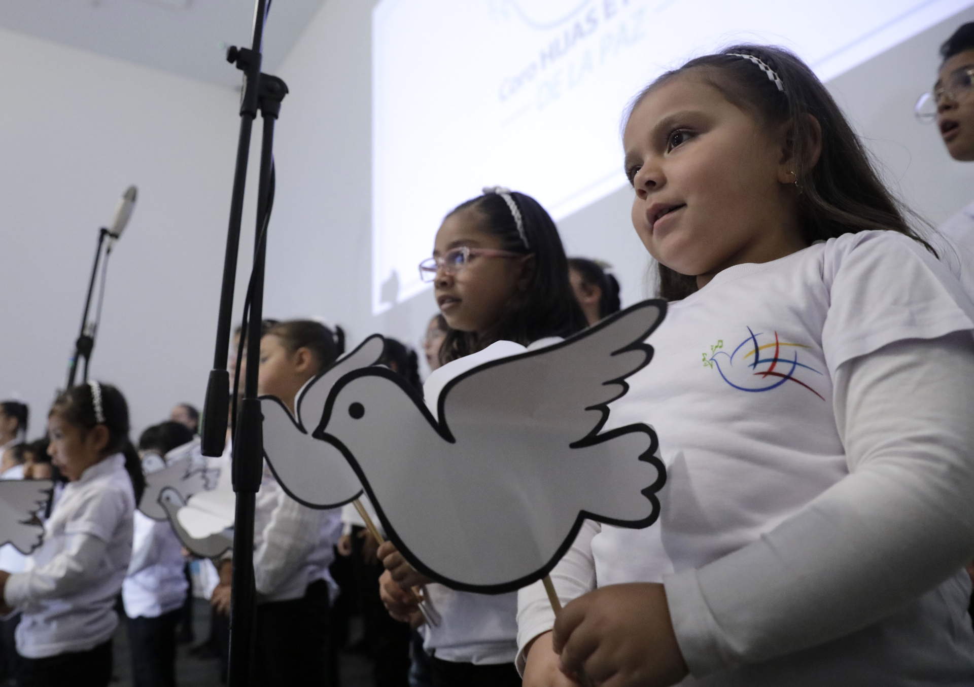Presentan un coro infantil conformado por hijos de excombatientes de las FARC