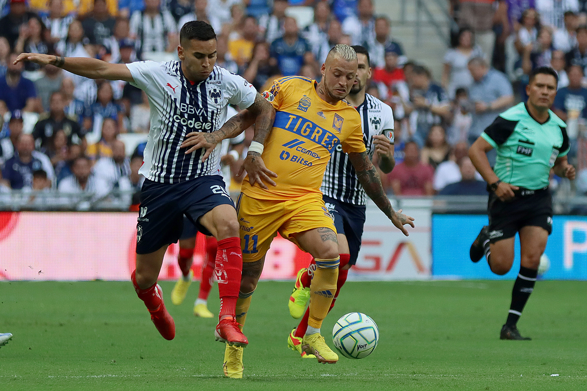 Rayados lideran el Apertura mexicano; Henry Martín a los goleadores