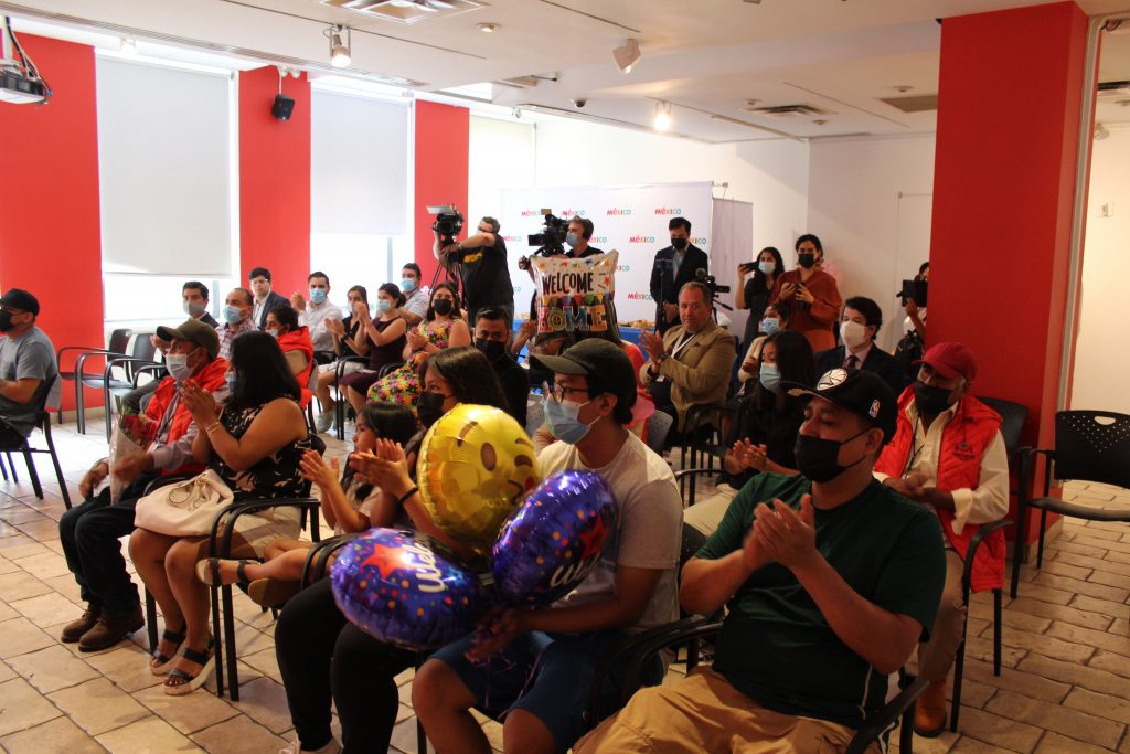 Padres mexicanos se reencuentran con sus hijos en Nueva York tras décadas - reencuentro-de-familias-en-ny-1024x683