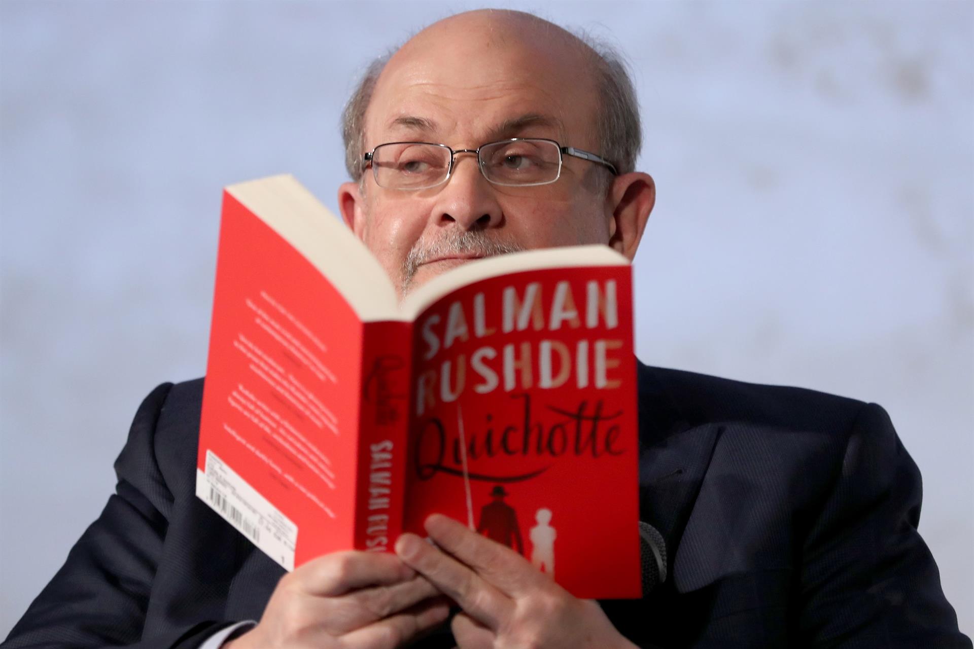 Autor del ataque a Rushdie se declara no culpable, pero seguirá en prisión Autor del ataque a Rushdie se declara no culpable, pero seguirá en prisión