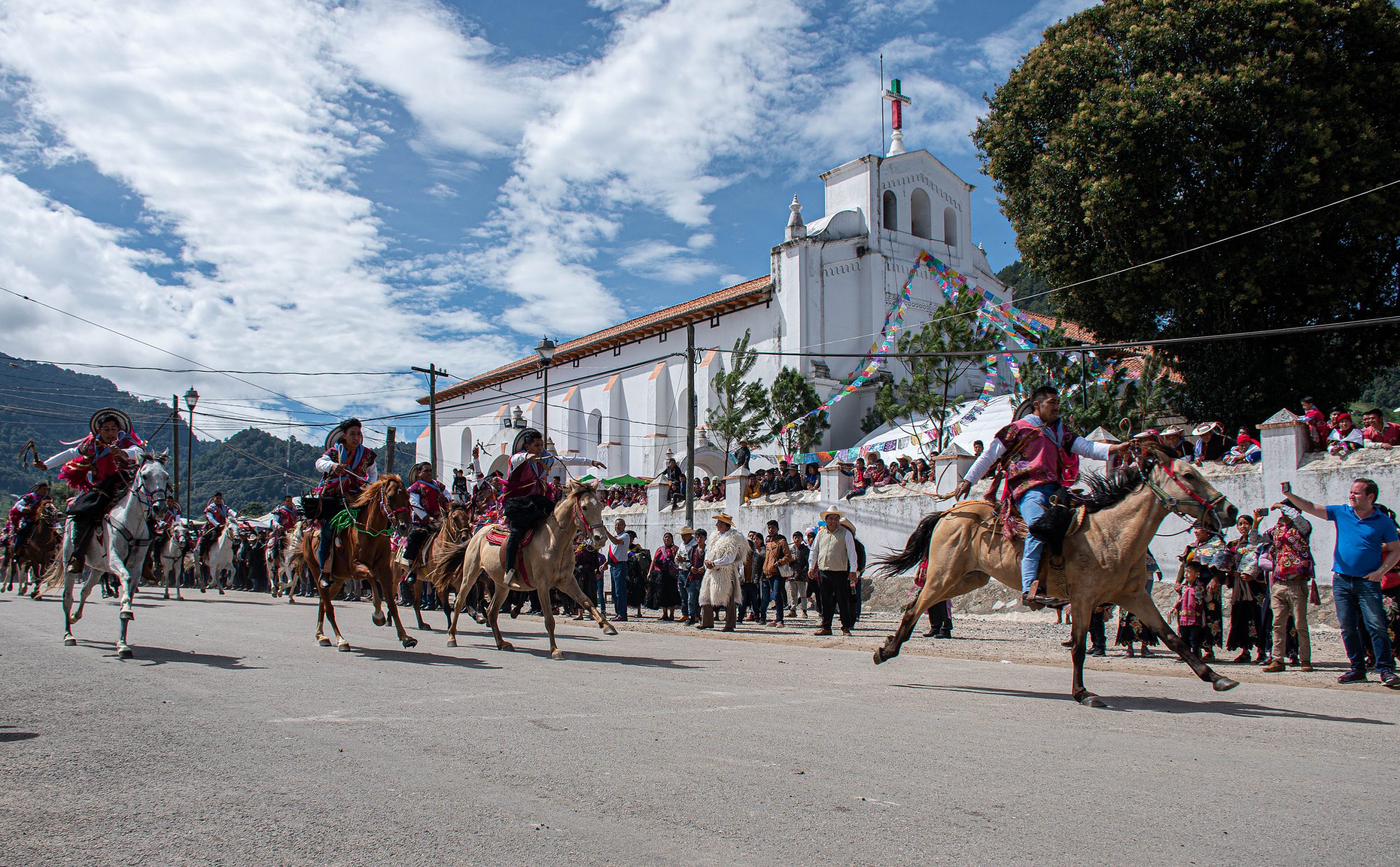 Indígenas refrendan pacto de hermandad en festividad de San Lorenzo, México