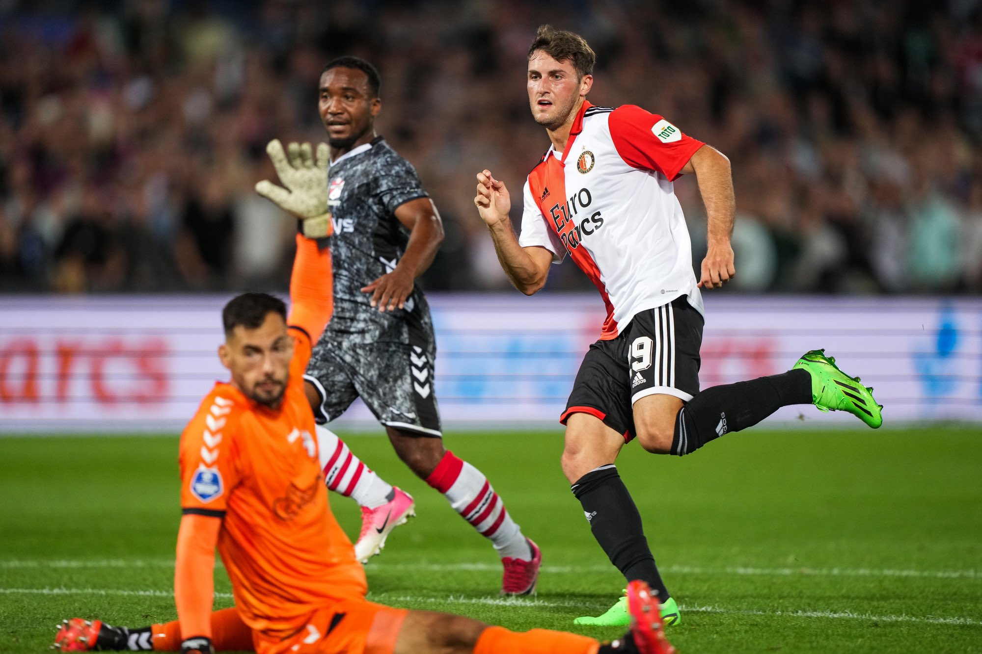  Feyenoord players Santiago Gimenez celebrates his goal with teammate David Hancko during the match against Sparta Rotterdam.