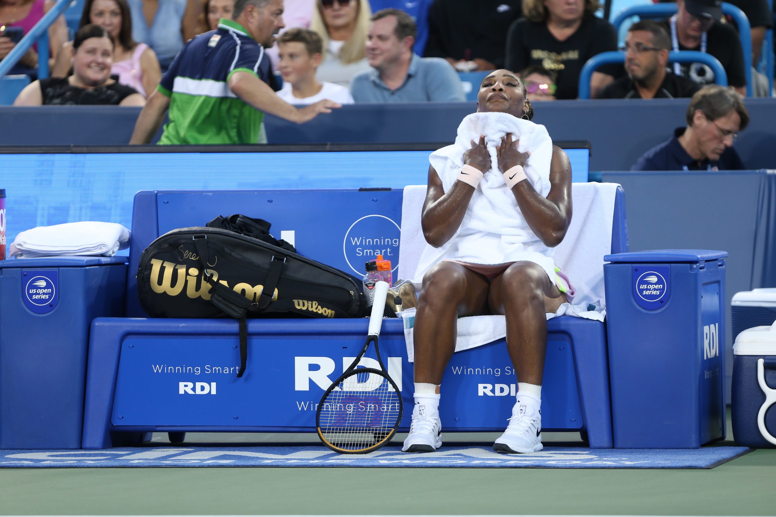Serena Williams cae ante Raducanu y se despide de Cincinnati