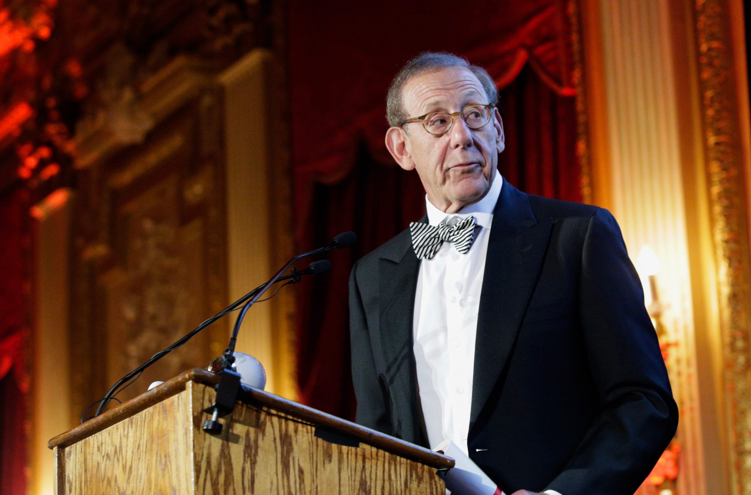 Suspenden y multan al dueño de Dolphins por violar políticas de integridad de la NFL