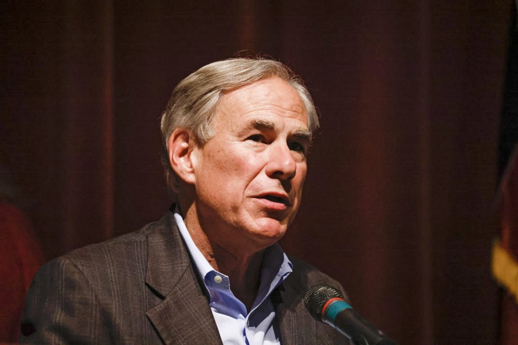 Texas envía más de 200 migrantes a Nueva York, el flujo no se detiene - texas-envia-mas-de-200-migrantes-a-nueva-york-el-flujo-no-se-detiene-1024x683