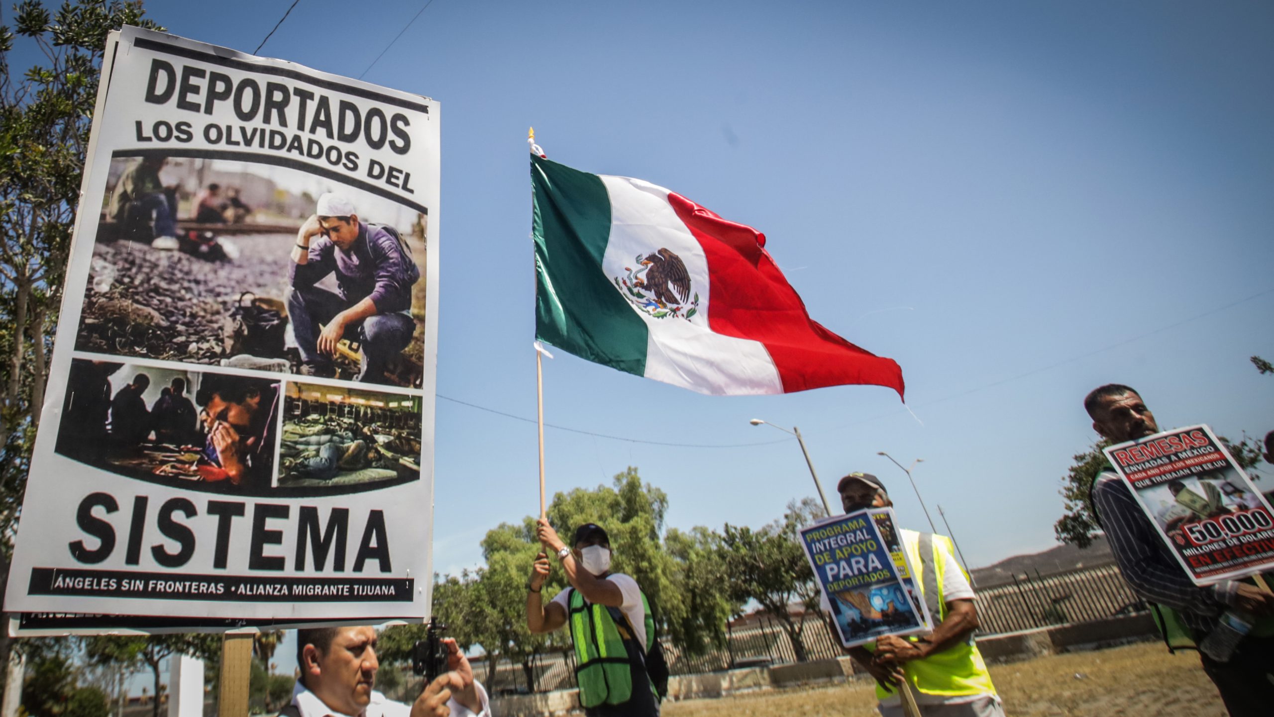 Migrantes en situación de calle en Tijuana piden ayuda del gobierno Migrantes en situación de calle en Tijuana piden ayuda del gobierno