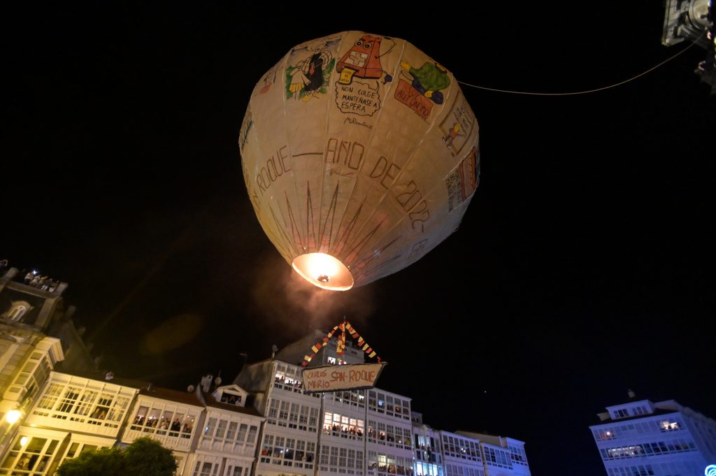 Vuelve a volar desde Betanzos el globo de papel más grande del mundo - vuelve-a-volar-desde-betanzos-el-globo-de-papel-mas-grande-del-mundo-1024x681