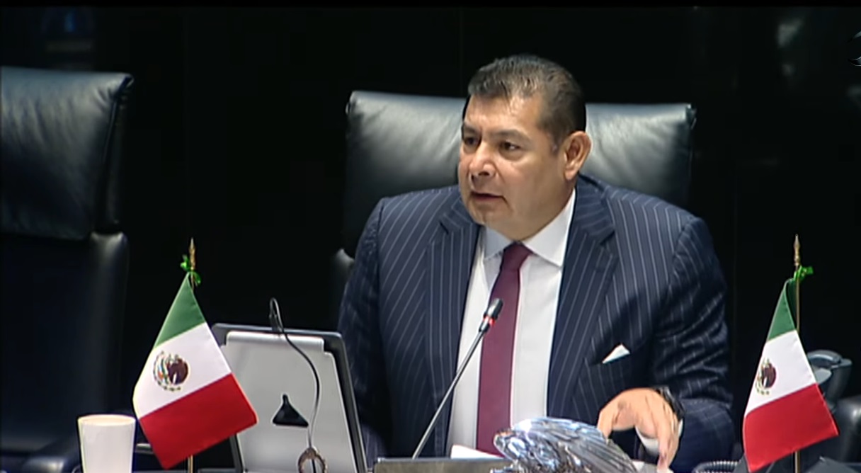 Mesa Directiva del Senado recibe oficios para retirar dictamen sobre Fuerzas Armadas Mesa Directiva del Senado recibe oficios para retirar dictamen sobre Fuerzas Armadas