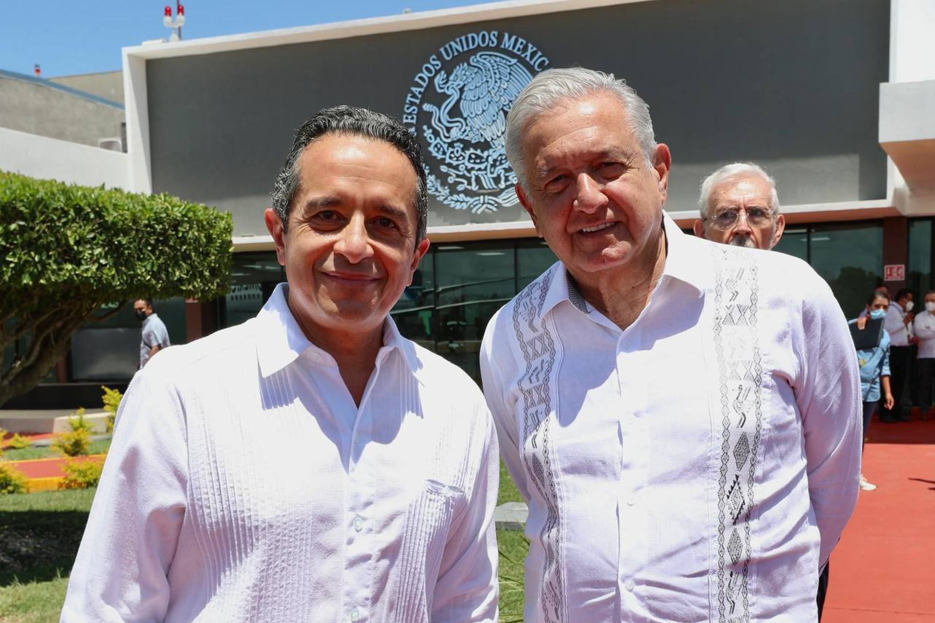AMLO encarga a Carlos Joaquín González promoción turística de Quintana Roo en Canadá AMLO encarga a Carlos Joaquín González promoción turística de Quintana Roo en Canadá