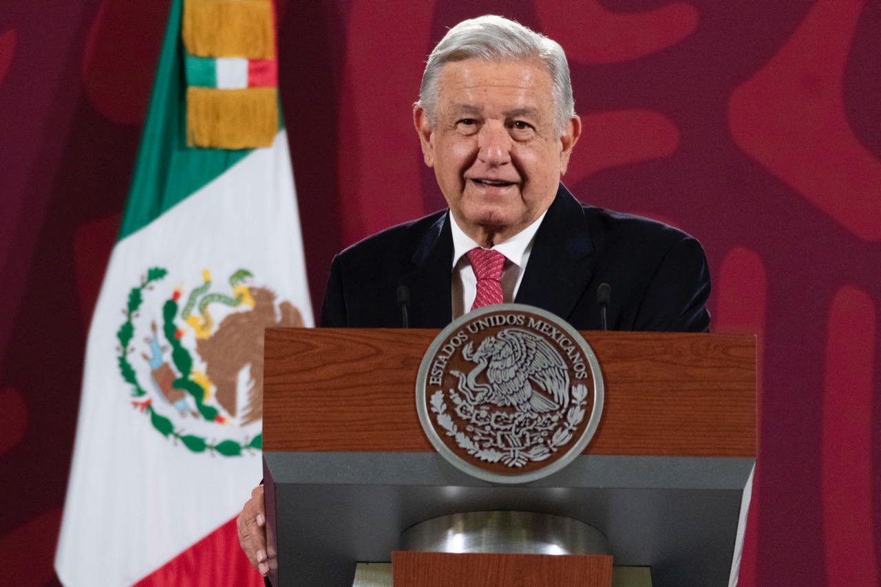 Admite AMLO que, en la desaparición de los 43 estudiantes de Ayotzinapa, fue responsable el Estado y que hay militares involucrados; Conferencia (30-09-2022)
