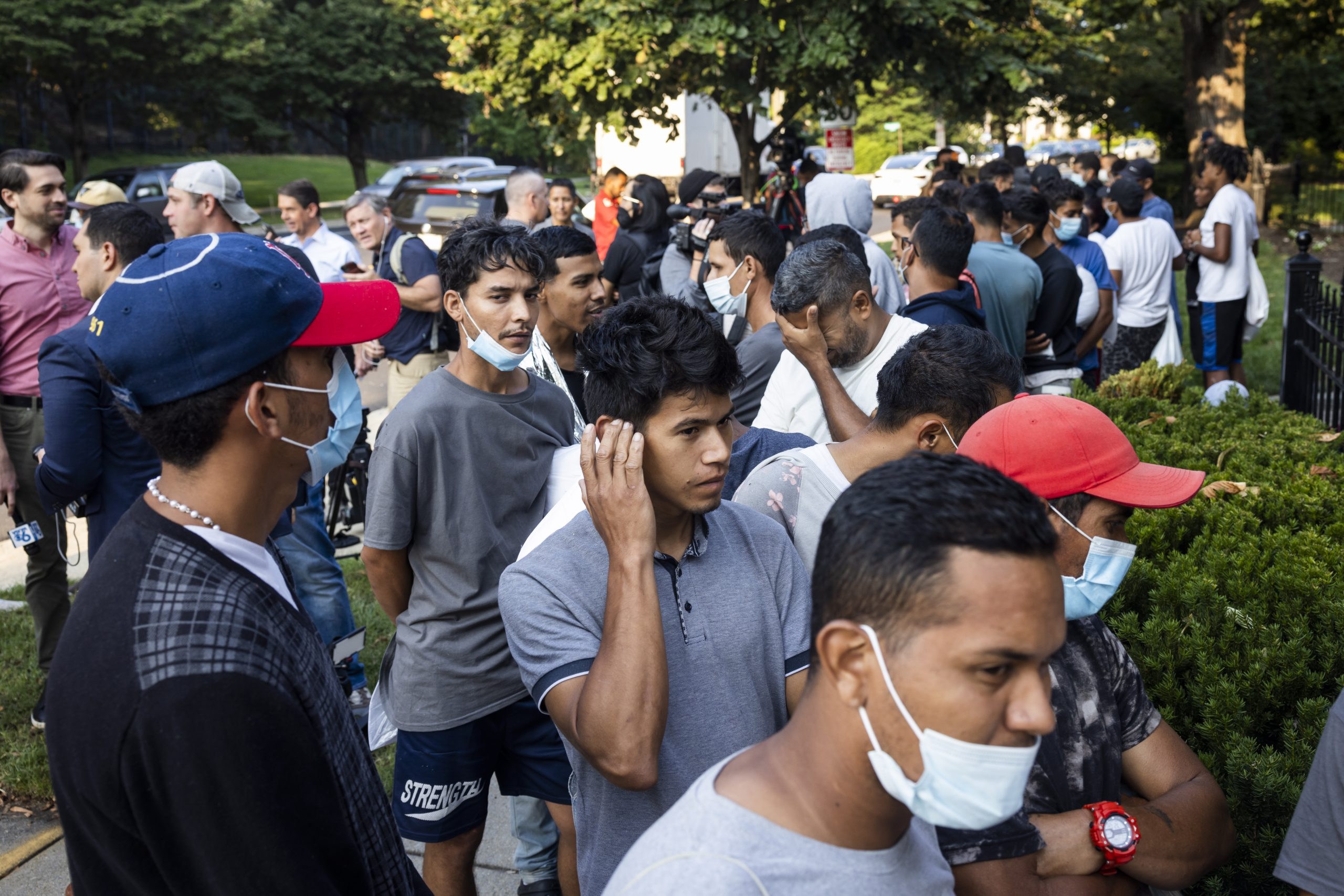 Senadores demócratas de EE.UU. piden investigar los vuelos de migrantes Senadores demócratas de EE.UU. piden investigar los vuelos de migrantes