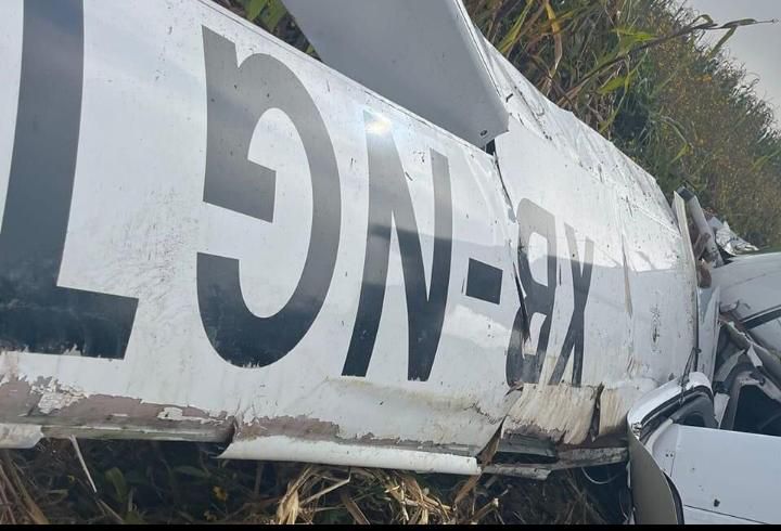 Tres muertos por caída de avión pequeño en Otzolotepec, Edomex