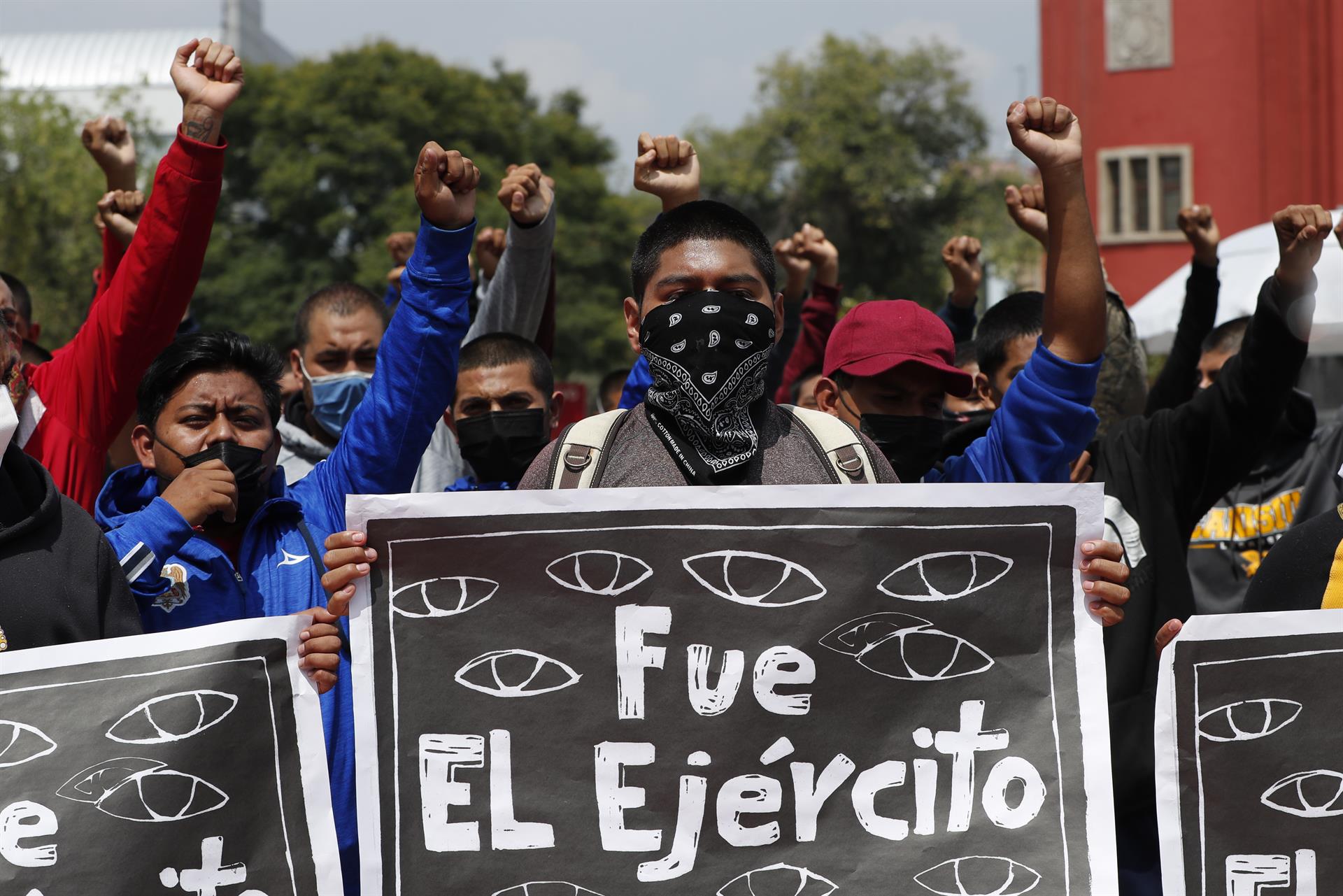 Pide AMLO que protestas por aniversario de Ayotzinapa se realicen sin violencia Pide AMLO que protestas por aniversario de Ayotzinapa se realicen sin violencia