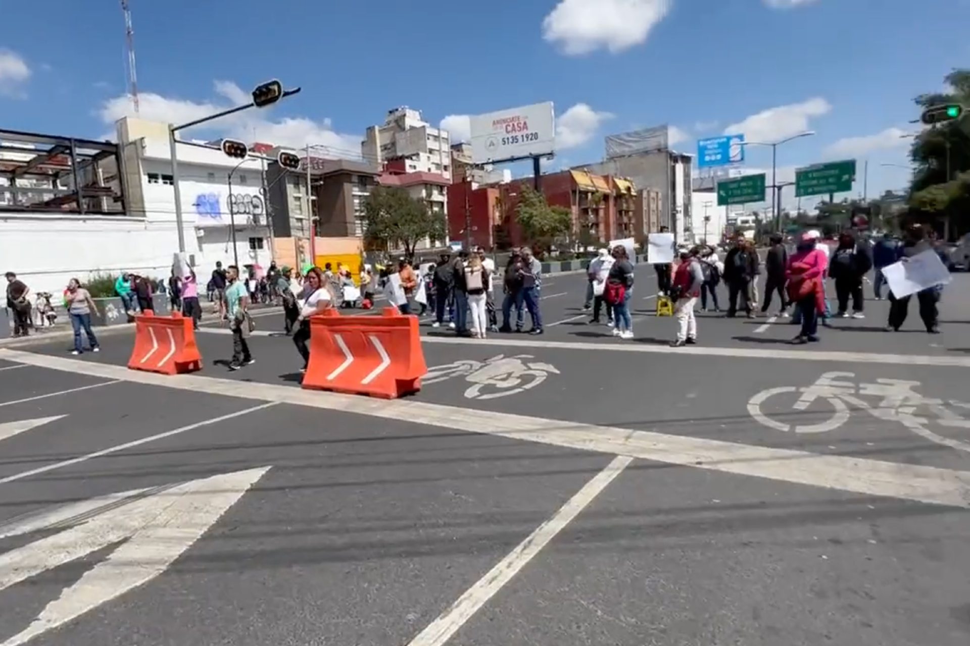Comerciantes cierran avenida Universidad por centro comercial Mítikah Comerciantes cierran avenida Universidad por centro comercial Mítikah