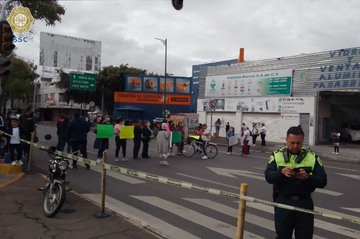 Padres de familia bloquean Marina Nacional por arma de fuego en primaria
