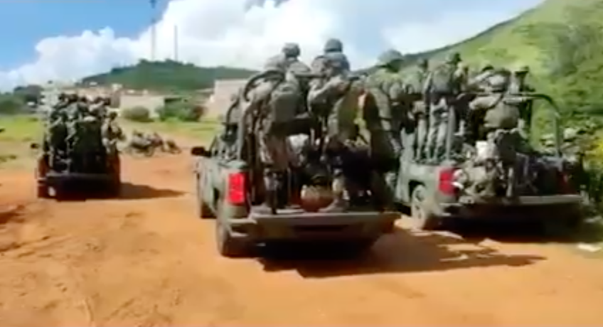 #Video Presuntos delincuentes expulsan a militares de Arcelia, Guerrero #Video Presuntos delincuentes expulsan a militares de Arcelia, Guerrero