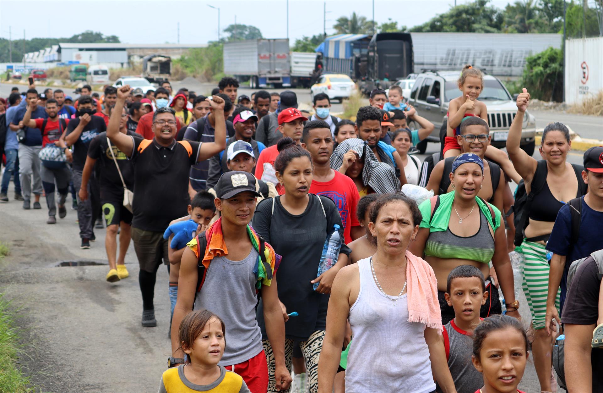 Caravanas de migrantes salen cada 24 horas de Chiapas buscando permisos temporales